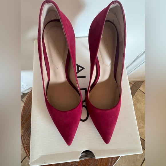 Elegant Red Stiletto Heels - Picture 3 of 8